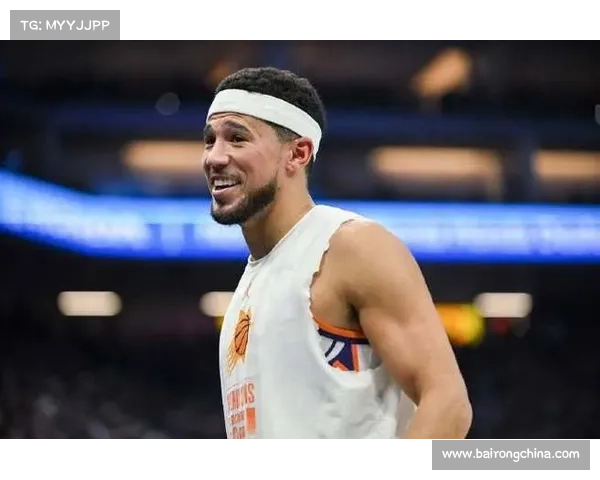 德文·布克凭借精湛技艺成为年轻球员的篮球榜样 德文·布克凭借精湛技艺成为年轻球员的篮球榜样